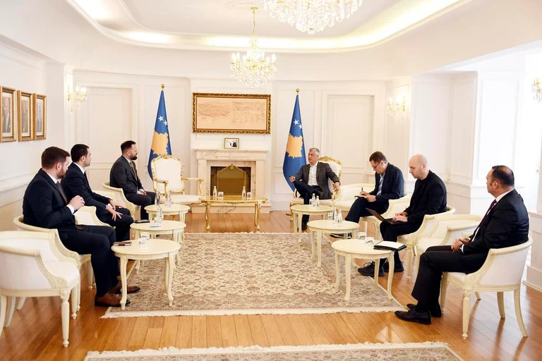 Presidenti Thaçi takon kryetarët e odave ekonomike