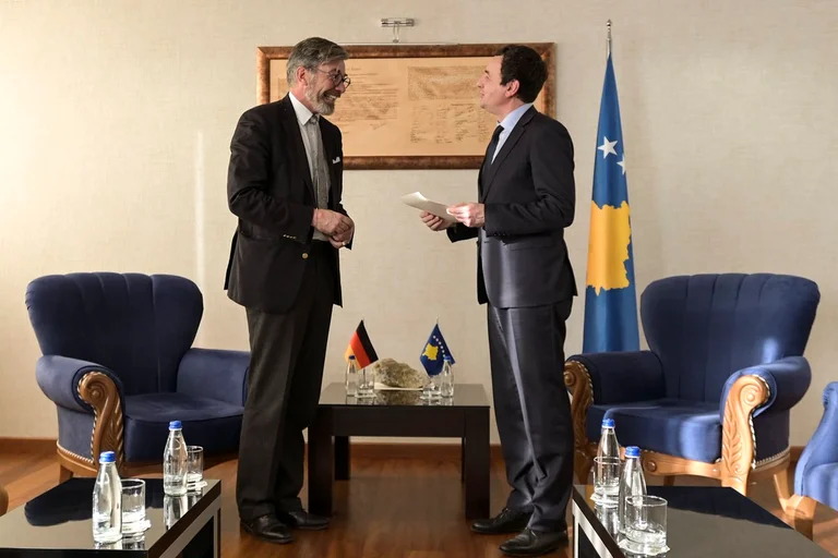 Ambasadori gjerman Heldt i kënaqur që kryeministri Kurti ka lënë fjalët populiste në kohë Koronavirusi