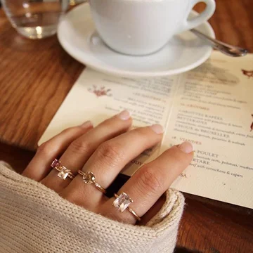 Experts warn: If you carry rings on your finger, you wash and disinfect your hands!