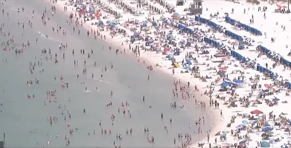 Në Florida njerëzit mbushin plazhet duke refuzuar udhëzimet ndaj koronavirusit