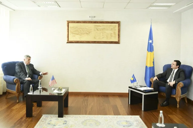 Kryministria thotë se Kosnett ka përgëzuar Kurtin për performancën e Qeverisë