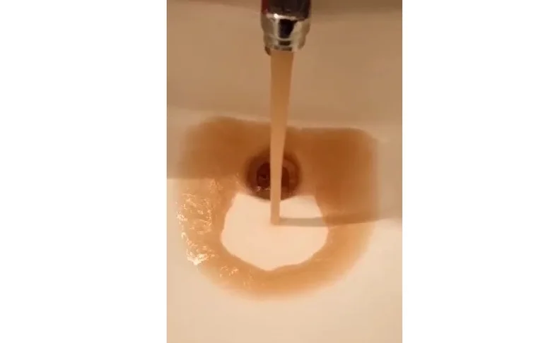 À Hyvalia, les citoyens n'ont pas d'eau potable,