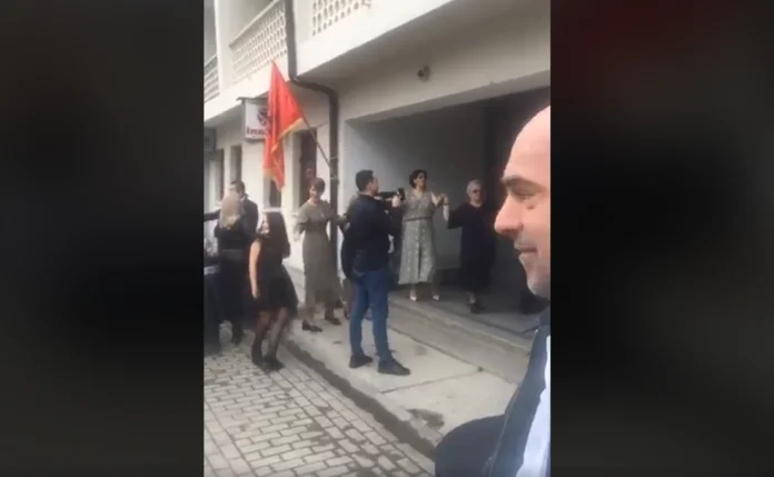 Pas même le coronavirus pour obtenir une mariée