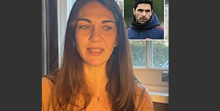 La femme de Michael Arthur lui parle.