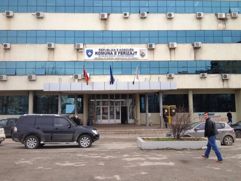 Ferizaj Gemeinde hat ein Gebet für Exile, die in diese Gemeinde kommen