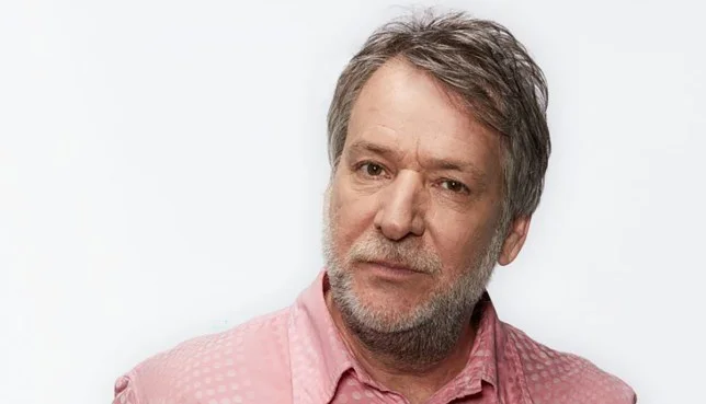 Le président Pete Mitchell meurt.