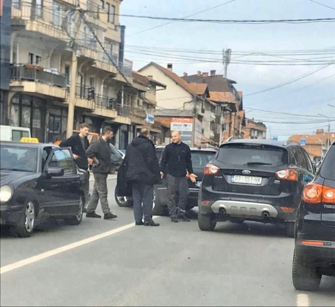 Il va à Podujevo et est impliqué dans un accident de Bulliqi, c'est son état.