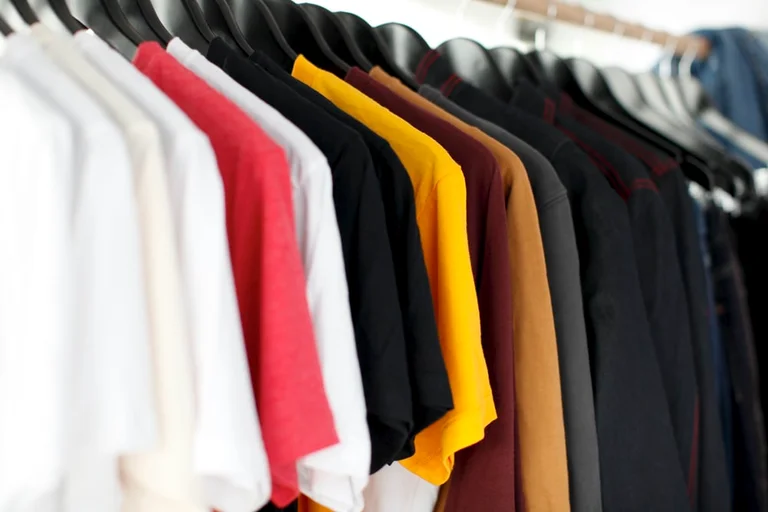 Tienes que saber, cuánto tiempo resiste al coronario en la ropa