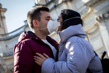 La coronaria è trasmessa attraverso baci e relazioni sessuali?