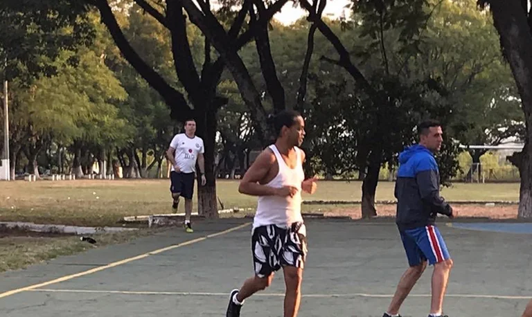 Friendly with the Guardians, images of Ronaldinho appear in prison