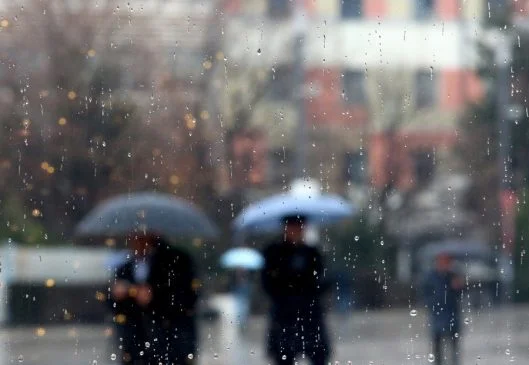 La lluvia en el clima de Kosovo durante los próximos cuatro días