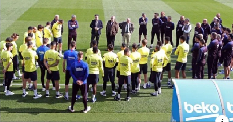 Message fort de Barcelone aux fans: Je reste à la maison.