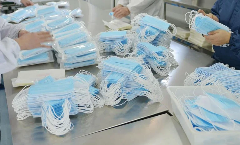 In drugstore prices of masks and gloves were expensive, someone in Pristina is giving them free