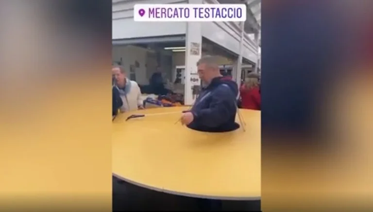 Italiano inventa maneras de mantener a la gente lejos