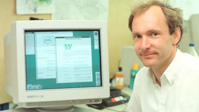 Internet no trabaja para mujeres y niñas, dice su inventor
