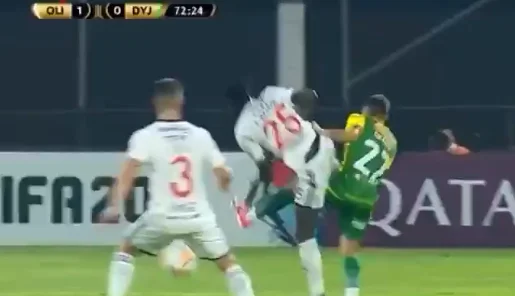 L'ex-player di Tottenham non può entrare in Sud America, colpisce lo stile di Jackie Chan.