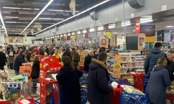 Coronavirus: i prezzi dei prodotti alimentari aumentano del 200 per cento nel Kosovo