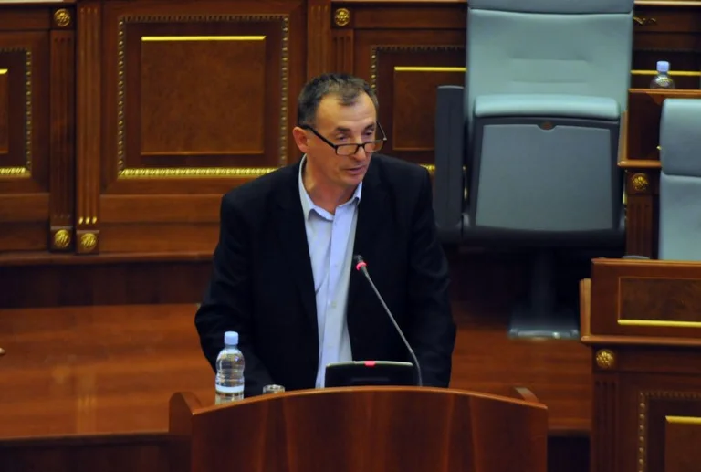 Selmanaj d'AAKA: Kurti restera libre d'impôt et de réciprocité