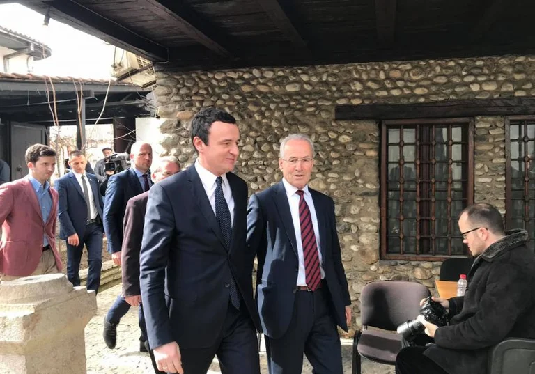 Kurti dimentica di aver cambiato lo statuto del partito, chiede l'invito di Thaci come primo ministro