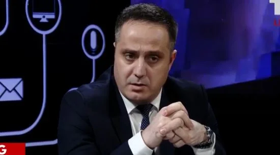 Selmanaj se preocupa por la declaración de Kurt sobre el hijo de Trump