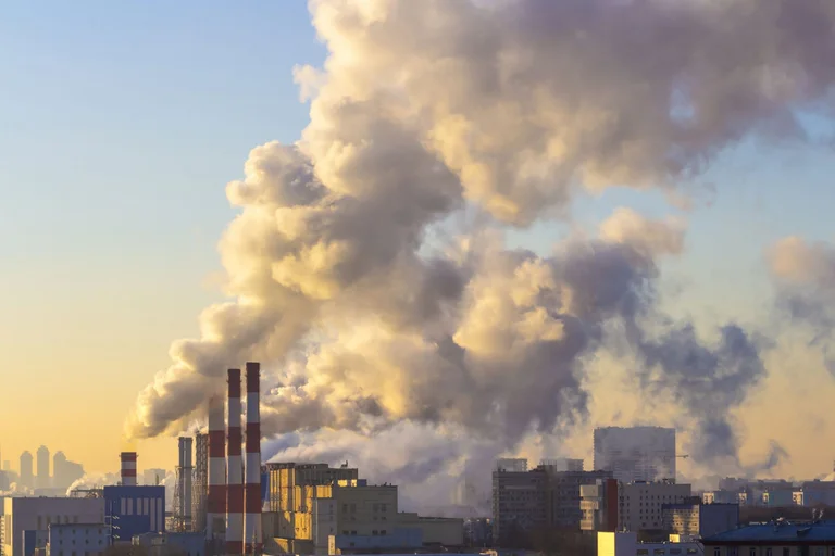 La contaminación atmosférica acorta la vida durante tres años