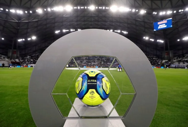 Anche in Francia, il calcio senza spettatori