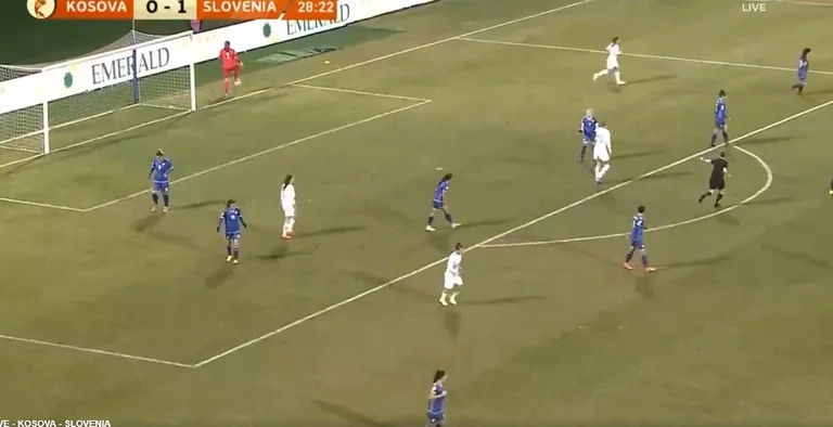 “American, America” I tifosi del Kosovo cheer in match contro la Slovenia (Video)