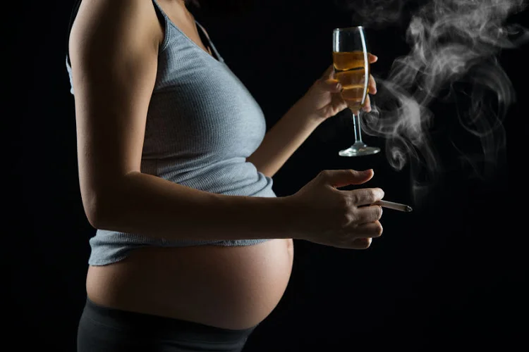 L'alcool et le tabac pendant la grossesse augmentent 12 fois le risque de mortalité infantile dans le sommeil