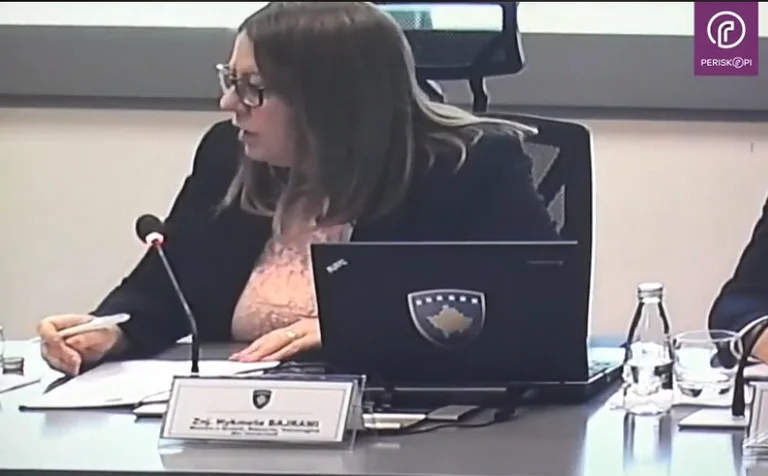 Ministro Bajrami: Hoy decidimos o no interrumpir la lección debido a la coronaria