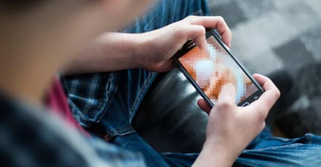 The ex-boyfriend threatens his opponent: I'll send you intimate photos to your family.