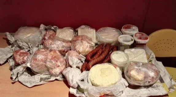 Towards Italy with 25kg of cheese and meat, two Albanians stopped at airport