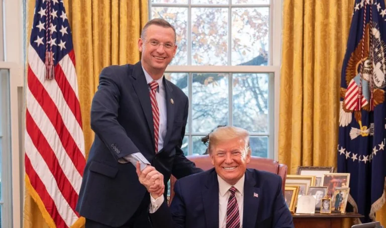 Il repubblicano Doug Collins risulta positivo per Corleone.