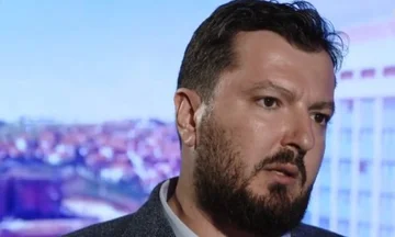 Le VV Arber Zam explique avant la portée inconnue que Albin Kurti est divisé en deux parties