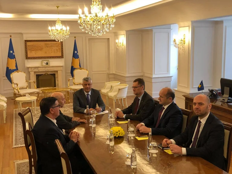 El Presidente Thaci declaró después de reunirse con Isa Mustaf