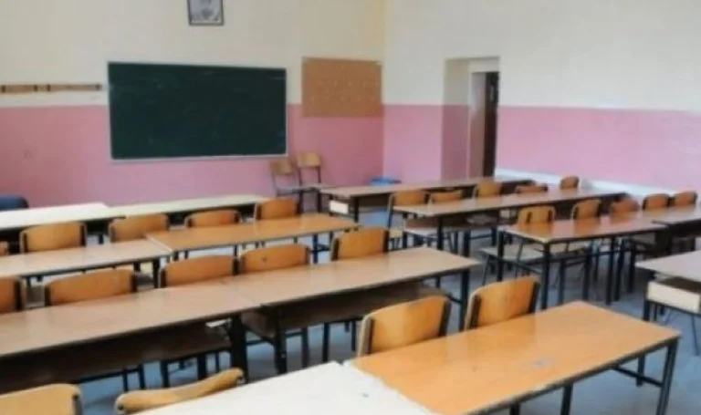 Ngerman Jasharaj for Periscope shows whether schools should be closed because of Coronavirus