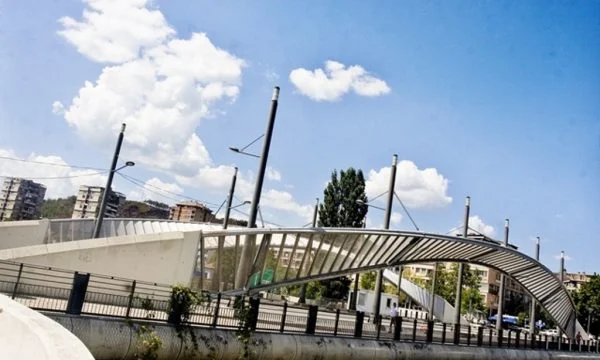 Ibrit Bridge exécutant “accord avec la Serbie