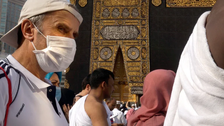 L ' Arabie saoudite suspend les activités éducatives à travers les mosquées