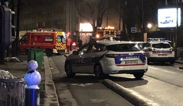 Shots at a mosque in Paris, a wounded person