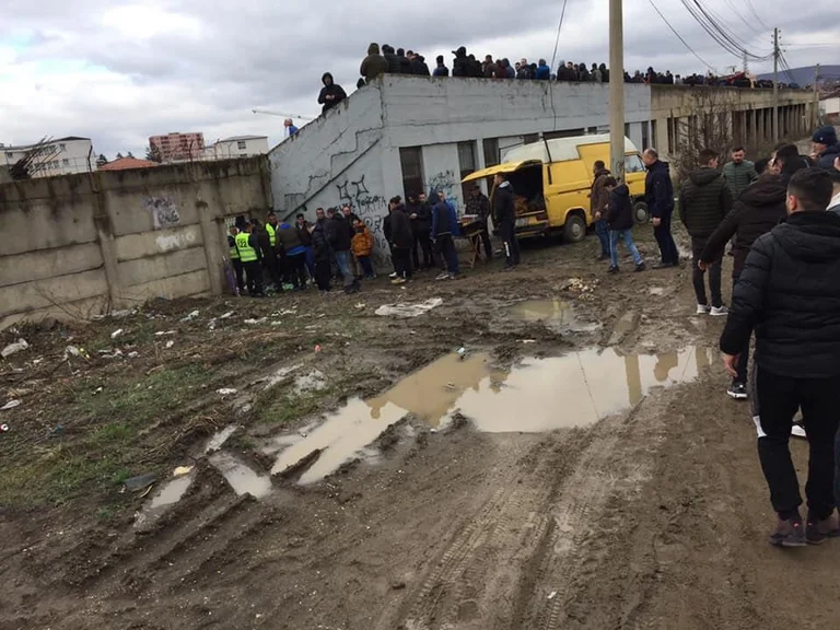 Sicht auf den Eingang zum Stadtstadion in Gjilan