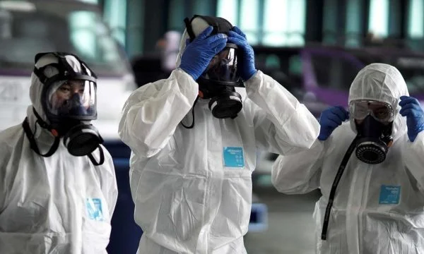 Identifikohen udhëtarët që ishin së bashku me të infektuarën me koronavirus në Maqedoninë e Veriut