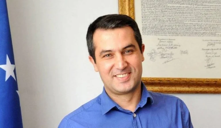 Thaci's adviser reacts to Elvis Hoxha, showing him the long-term consequences of US sanctions
