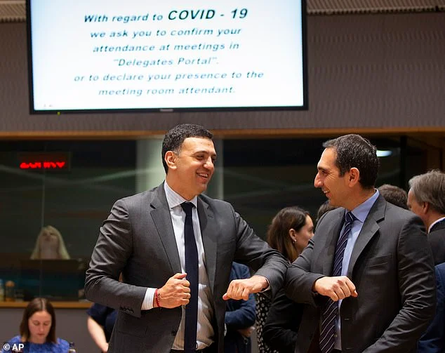 Los ministros de la UE saludaron con codos por Coronavirus