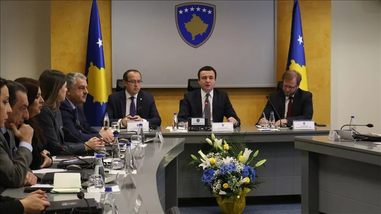 Politika au Kosovo 5ème point pour l'impôt
