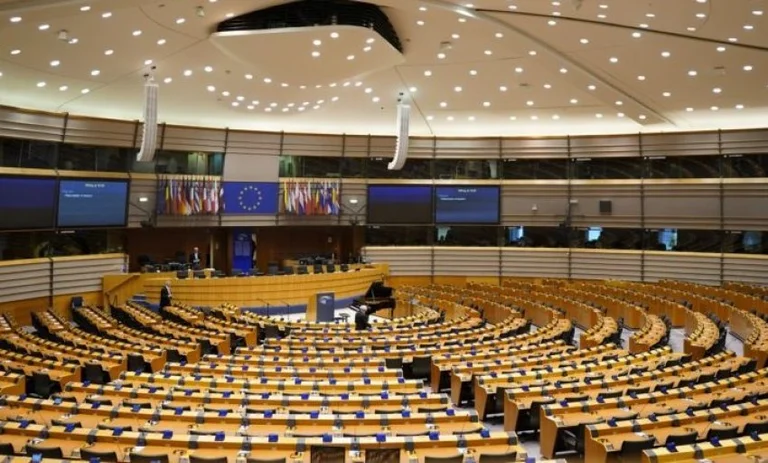 La sessione plenaria del Parlamento europeo ha rinviato, la diffusione della Francia della coronaria