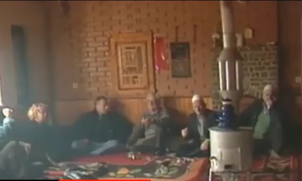 Rare family sight more than a month before attack by Serbian forces