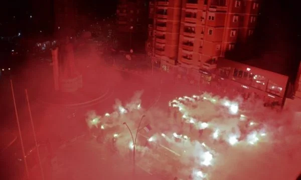 So gratulierte Kosovo Serben nach Mitternacht Vuciqis Geburtstag