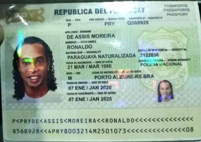Ronaldinho en problemas, la policía ocupada con pasaporte falso