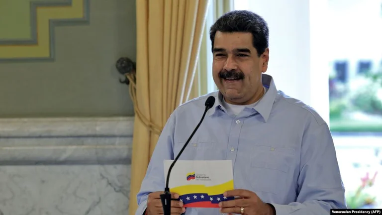 Maduro exhorte les femmes à avoir six enfants
