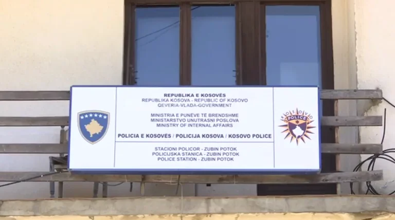 The Zubin Potok Police Station received weapons in the testimony room Three suspended.