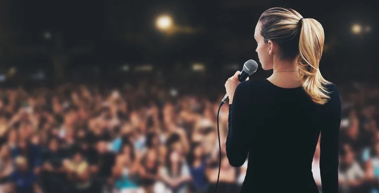 Comment surmonter la peur de parler en public?